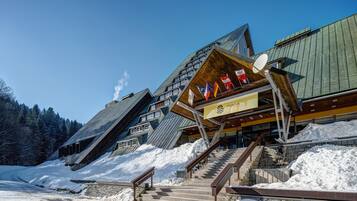 Vista frontal de la propiedad