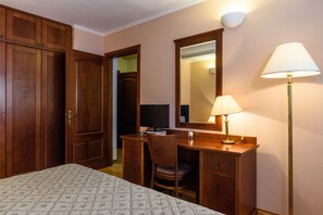 Apartment, 1 Bedroom, Terrace, Pool View | 1 bedroom, in-room safe, soundproofing, free WiFi - Villa Lavandula (Trogir)