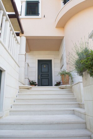 Entrada de la propiedad