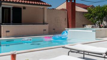 Apartment, 1 Schlafzimmer, Terrasse, Poolblick | 1 Schlafzimmer, Zimmersafe, schallisolierte Zimmer, kostenloses WLAN