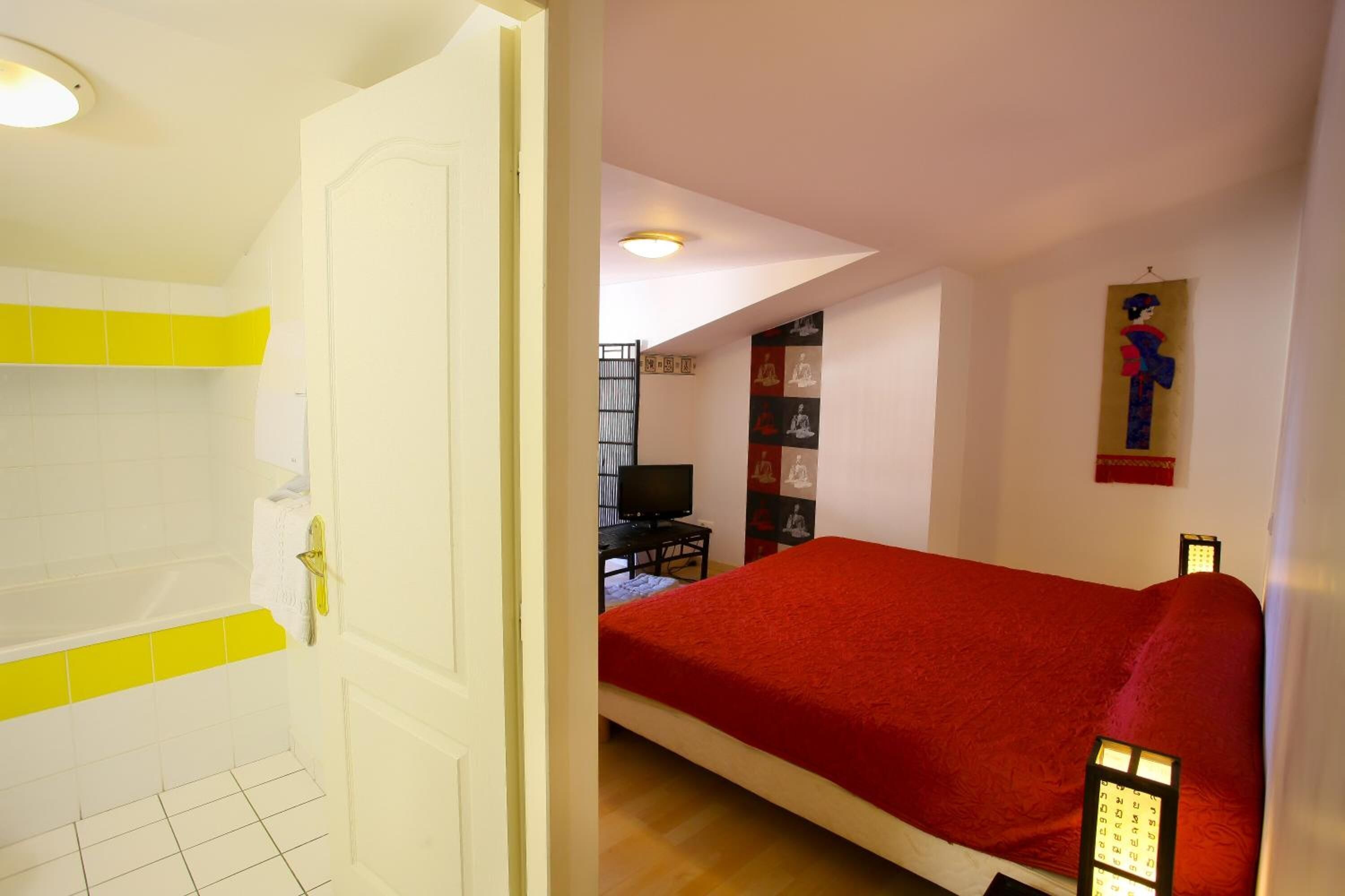 1 bedroom, premium bedding, in-room safe, desk