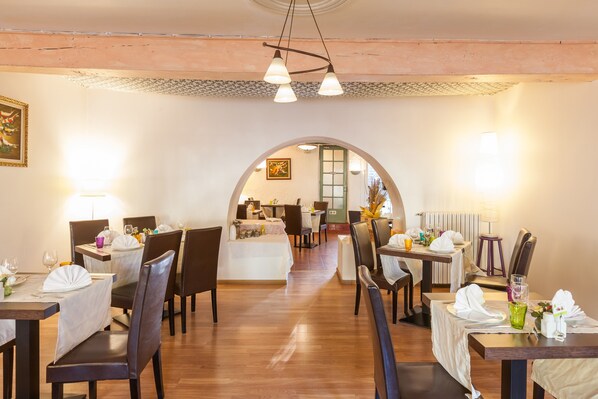 Lunch, dinner served; French cuisine, alfresco dining - Auberge La Crémaillère (Villandraut)