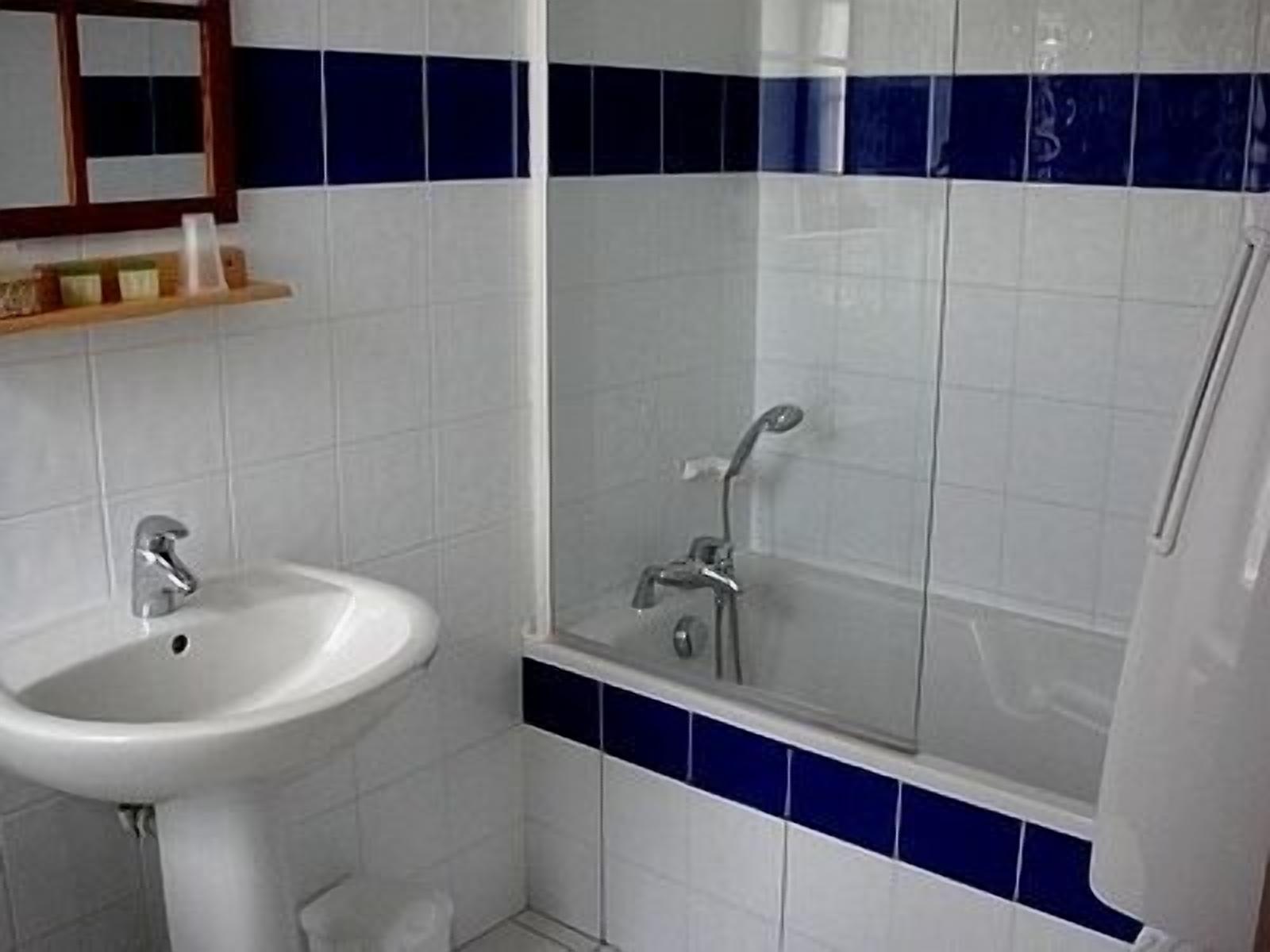 double room | bathroom | free toiletries, hair dryer, towels
