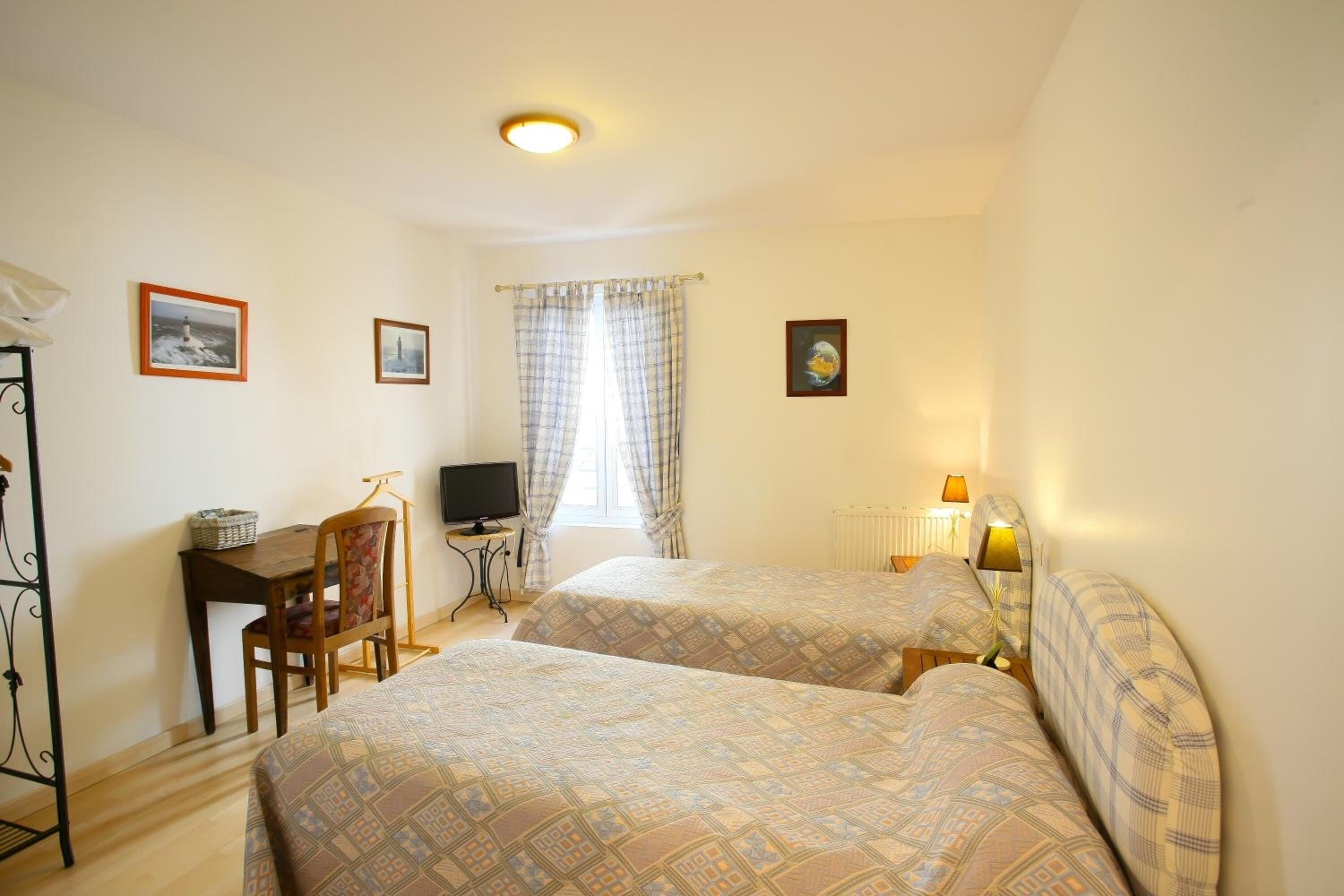 standard twin room, non smoking | 1 bedroom, premium bedding, in-room safe, desk