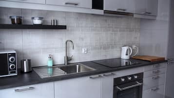 Comfort Apartment | Private kitchen | Fridge, microwave, stovetop, coffee/tea maker