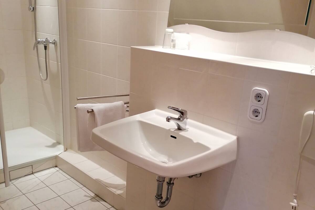 standard quadruple room | bathroom | shower, hair dryer, towels