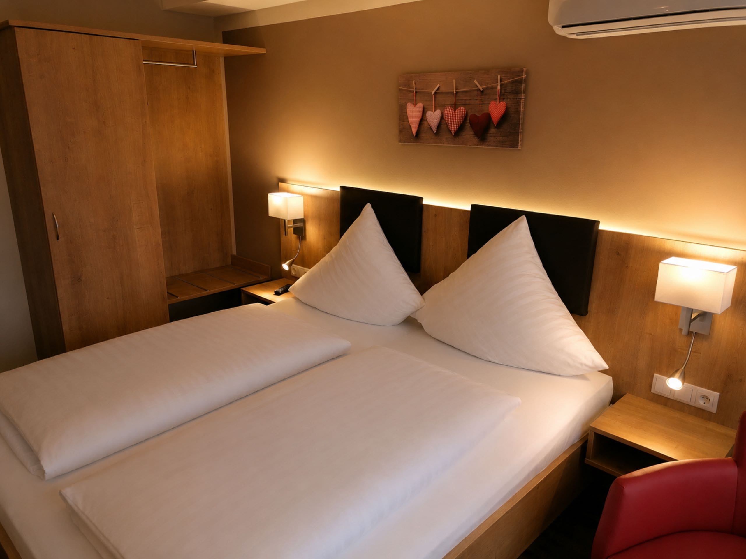 Comfort Double Room, 1 Bedroom, Non Smoking | Minibar, desk, soundproofing, free WiFi