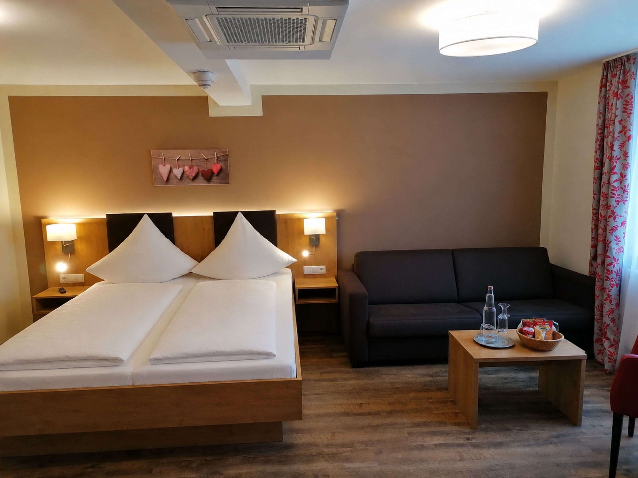 Premium Quadruple Room | Minibar, desk, soundproofing, free WiFi
