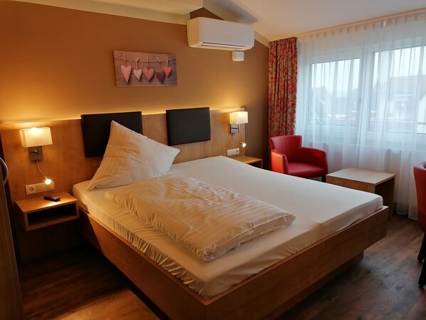 Minibar, desk, soundproofing, free WiFi