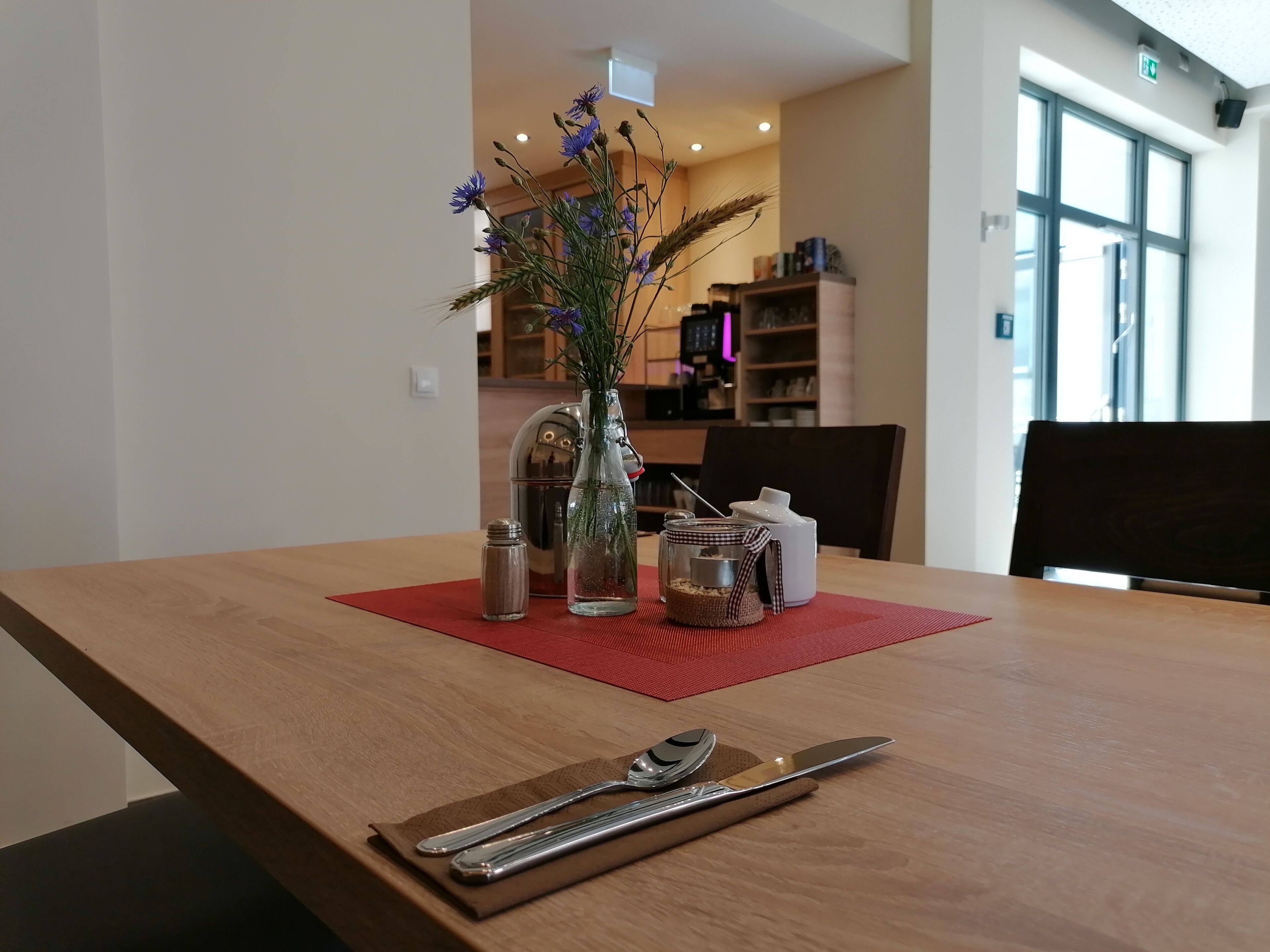 朝食 (ビュッフェ)、毎日提供 (無料)