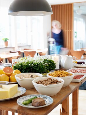 Free daily buffet breakfast - Kockska Gården (Simrishamn)