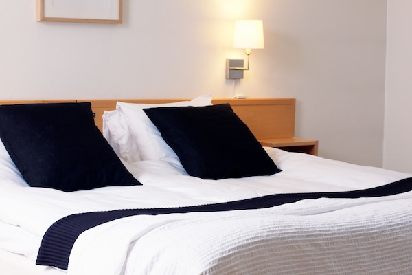 Economy Twin Room | Pillowtop beds, iron/ironing board, cribs/infant beds, free WiFi