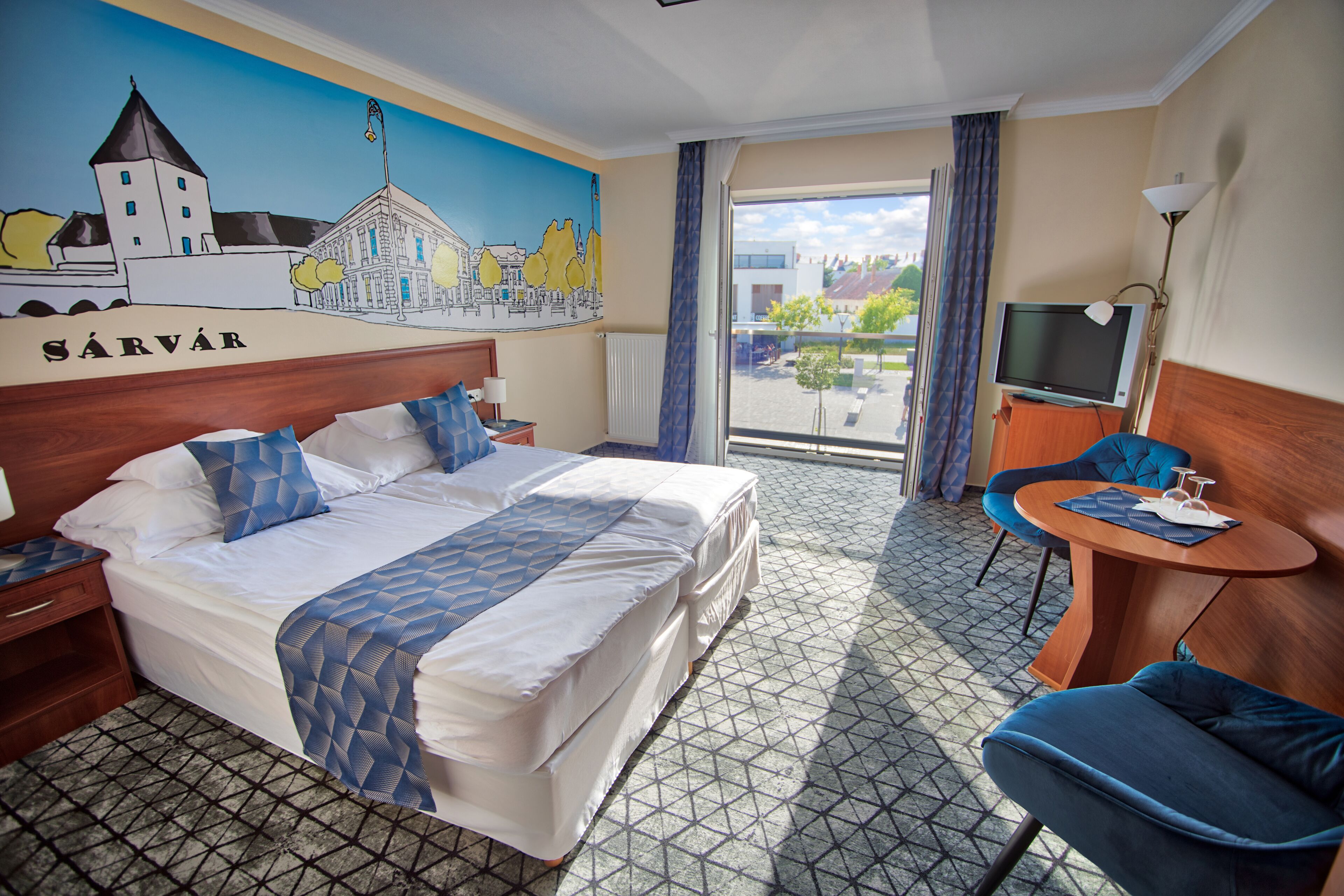 Dobbeltrom – superior | Minibar, safe på rommet, skrivebord og blendingsgardiner