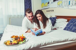 Minibar, in-room safe, desk, blackout drapes - Viktória Hotel (Sarvar)