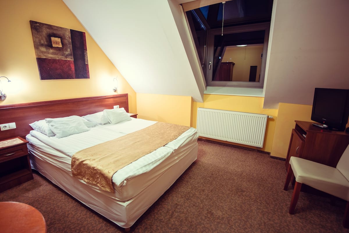 Standard Double Room | 1 bedroom, minibar, in-room safe, desk