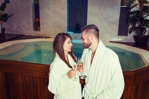 Indoor spa tub - Viktória Hotel (Sarvar)