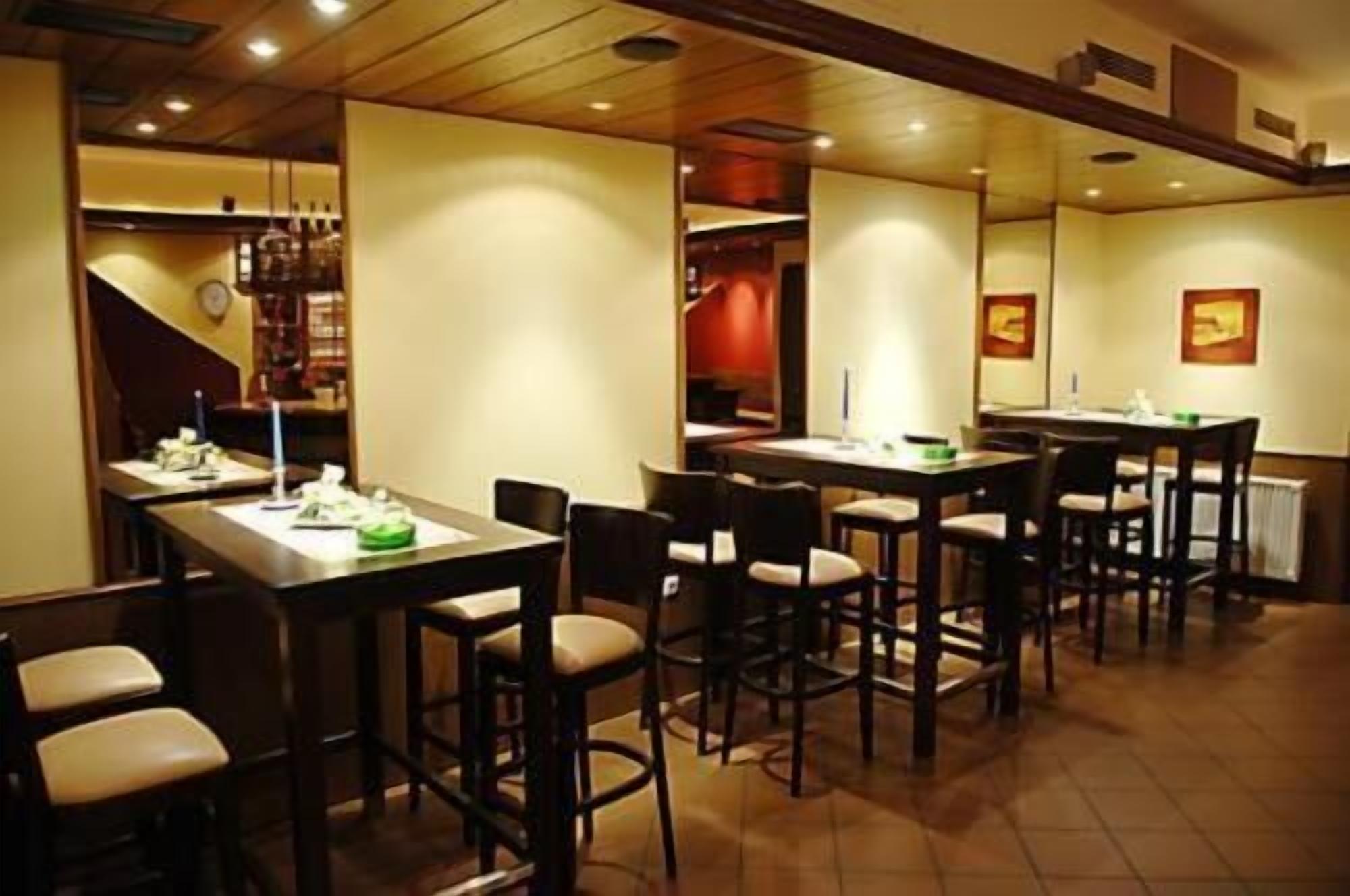 dinner served, german cuisine, al fresco dining