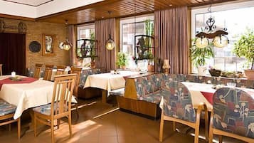 Dinner served, German cuisine, al fresco dining