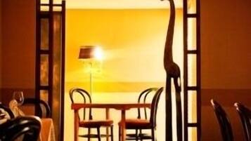 Breakfast, lunch and dinner served