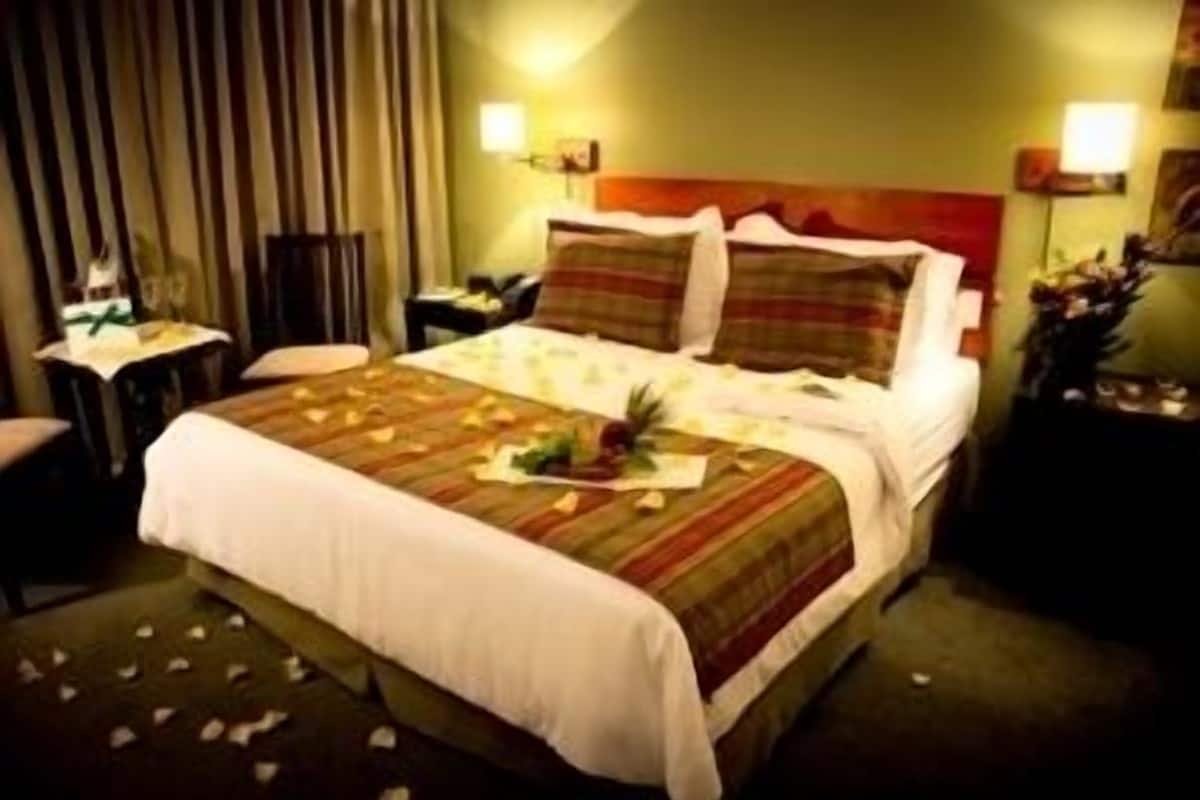 Quarto casal premium | Roupas de cama premium, frigobar, cofres nos quartos, escrivaninha