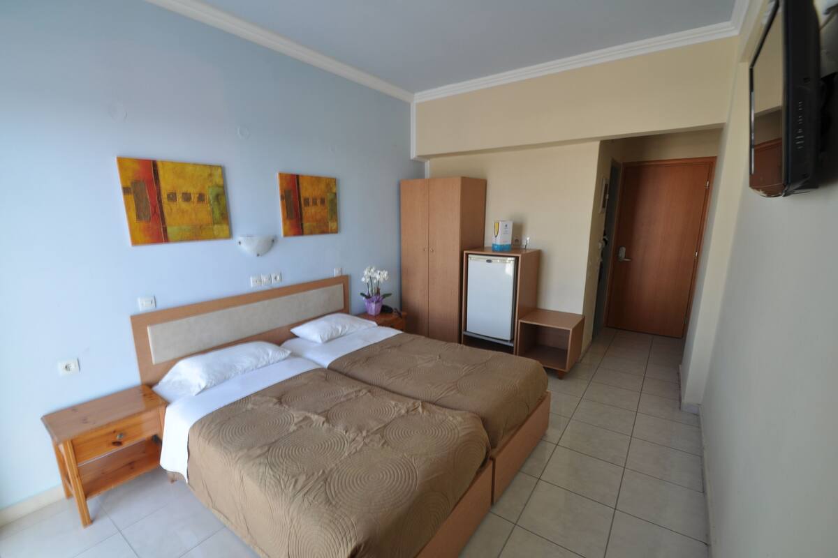 Double Room | Minibar, in-room safe, blackout curtains, WiFi