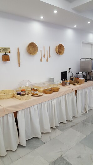 Petit déjeuner continental servi tous les jours en supplément