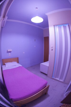 Einzelzimmer | Minibar, Zimmersafe, Verdunkelungsvorhänge, WLAN