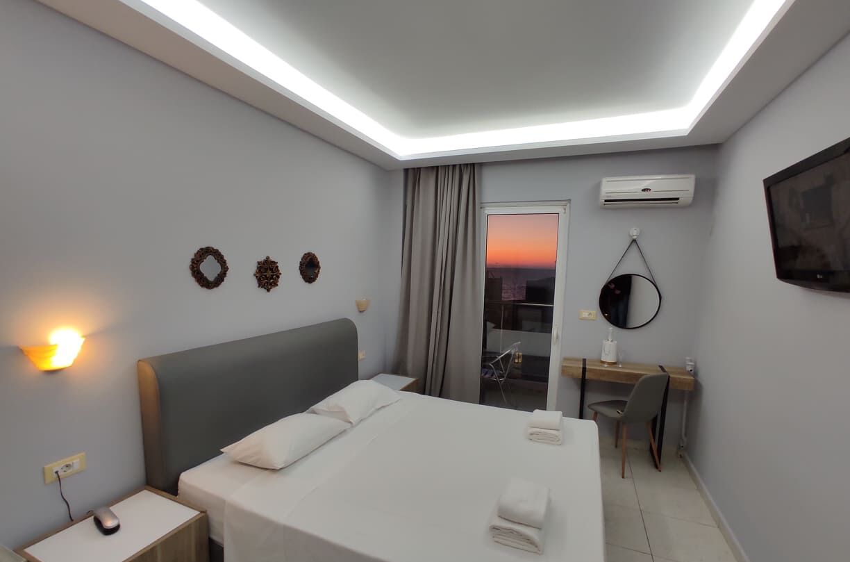 Superior Room, 1 Double Bed | Minibar, in-room safe, blackout drapes, WiFi