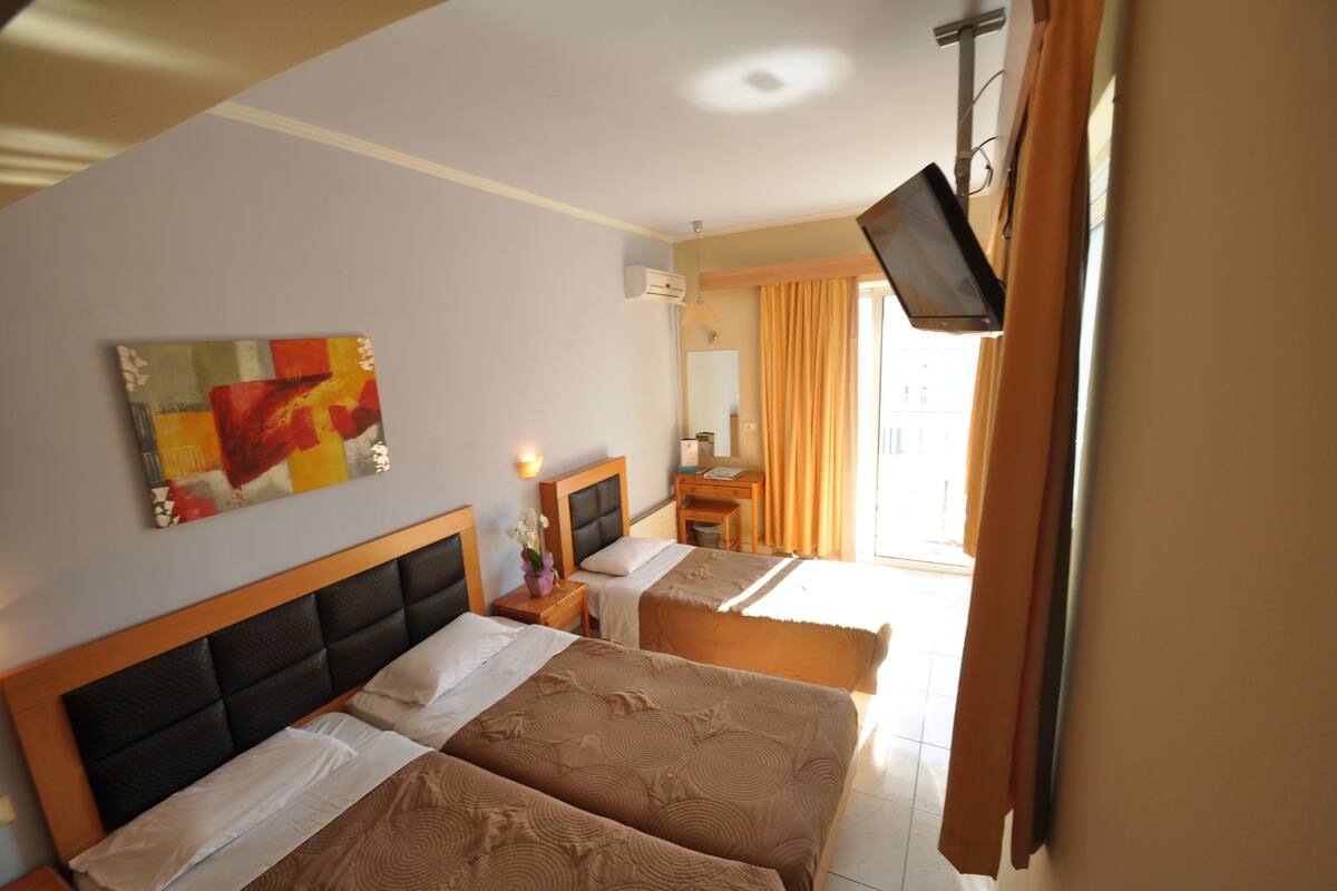 Triple Room | Minibar, in-room safe, blackout curtains, WiFi