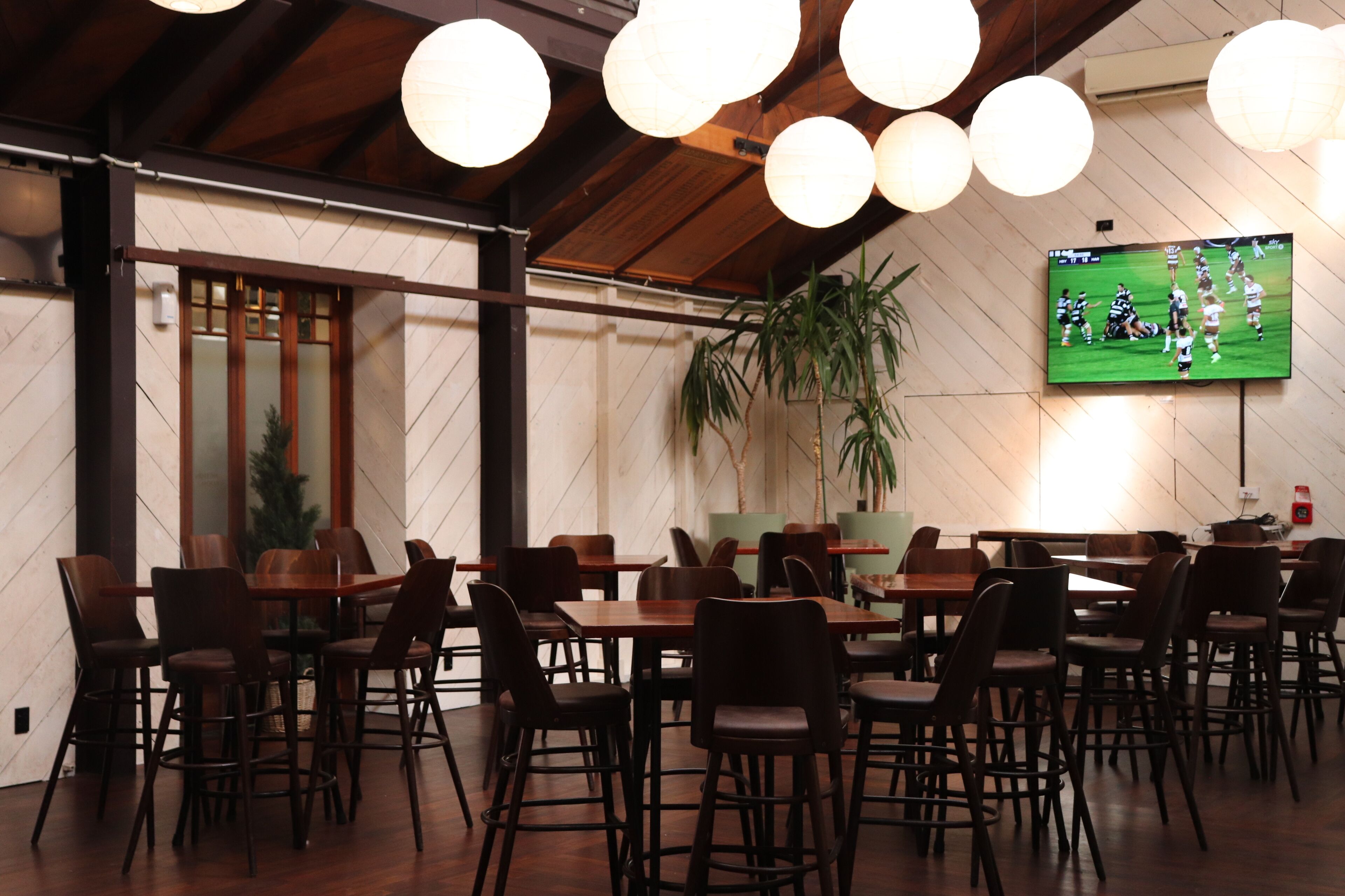 Photo - The Cambridge Hotel & Backpackers