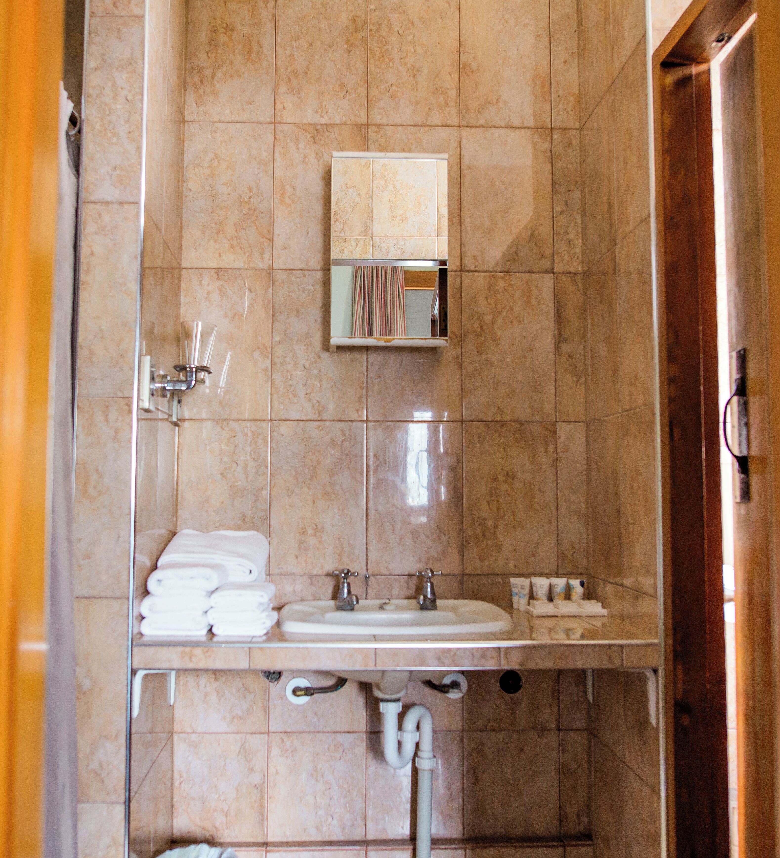 Photo - The Cambridge Hotel & Backpackers