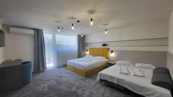 Superior Room | Minibar, desk, blackout curtains, soundproofing