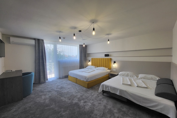 Superior Room | Minibar, desk, blackout drapes, soundproofing