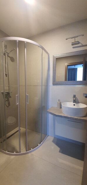 Shower, free toiletries, hair dryer, towels - XO Residence (Arad)