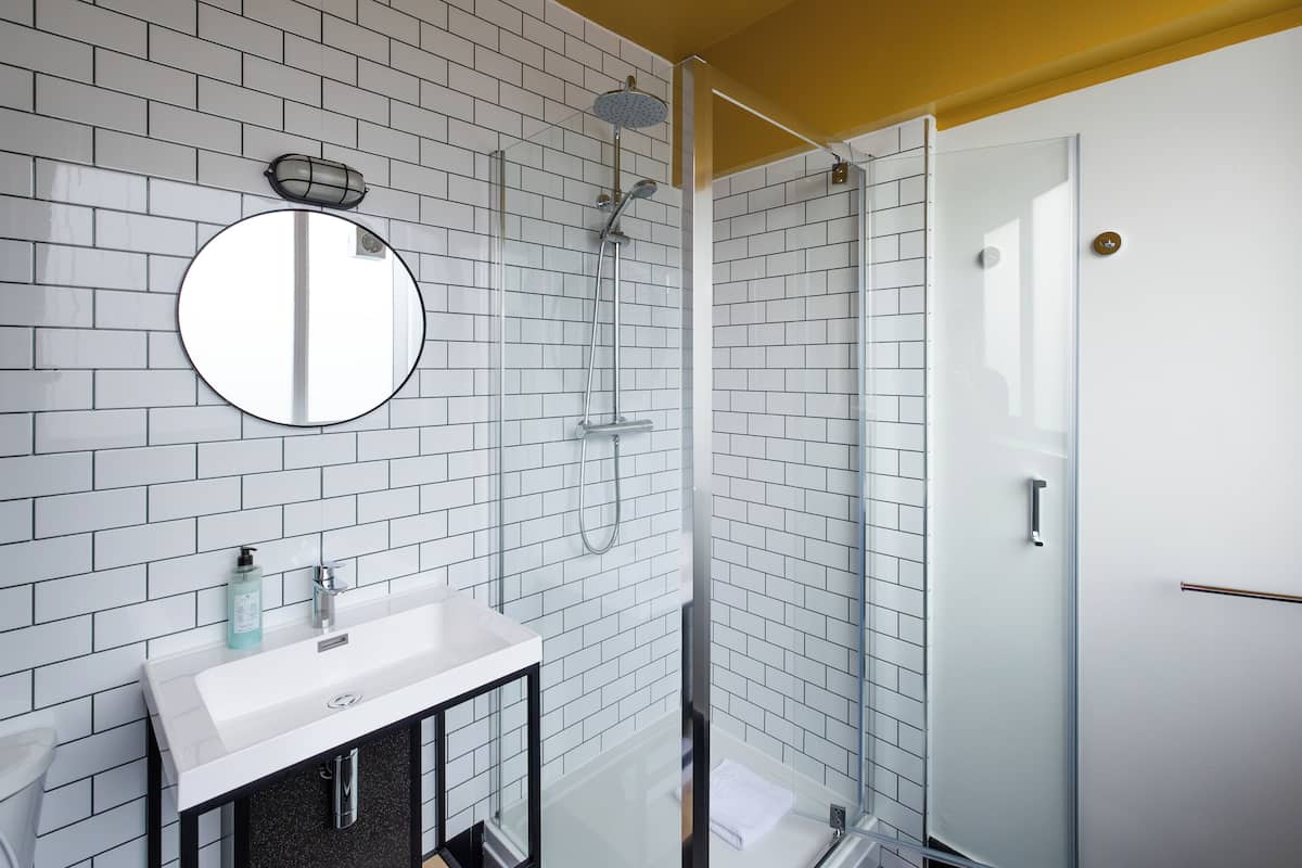 Ferros/tábuas de passar roupa, Wi-Fi de cortesia, roupa de cama