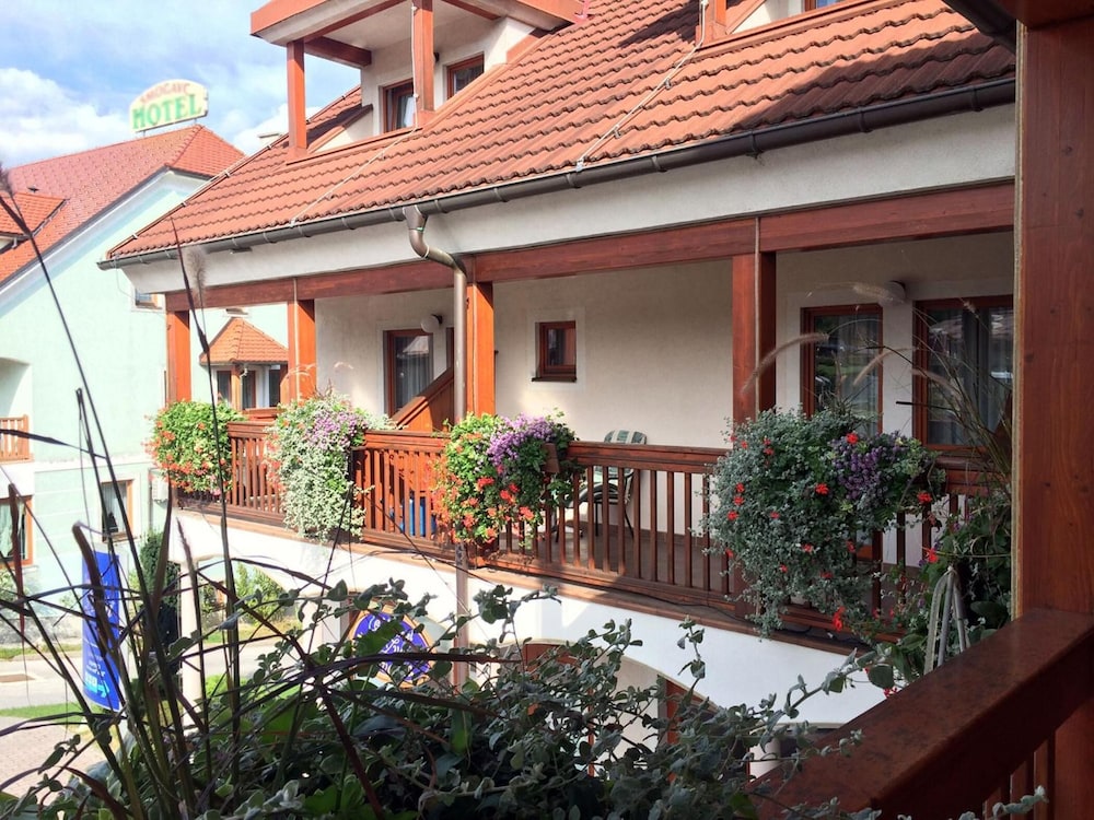 Garni Hotel Zvon by null