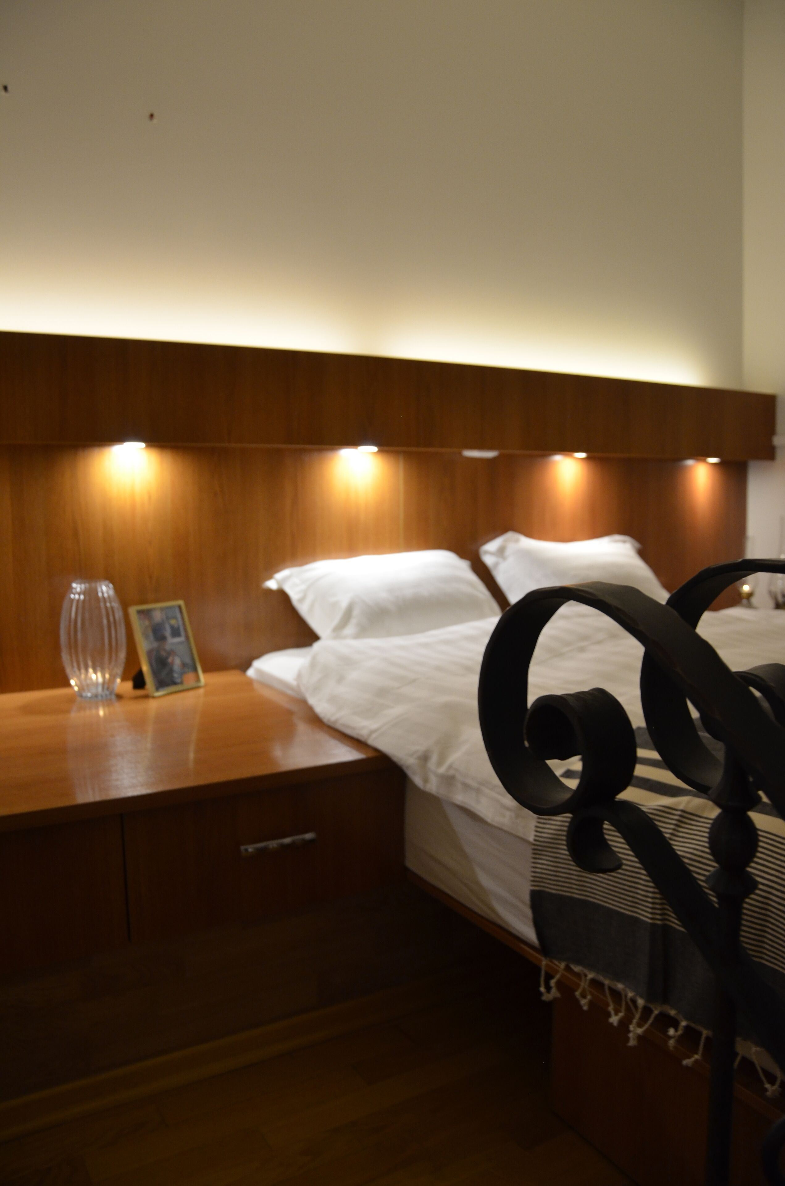 Individuell inredning, unika möbler, skrivbord och mörkläggningsgardiner