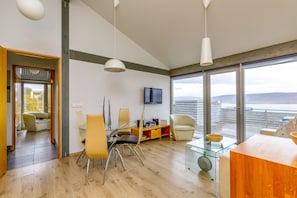 Decoració individual, mobiliari individual, escriptori i wifi gratuïta