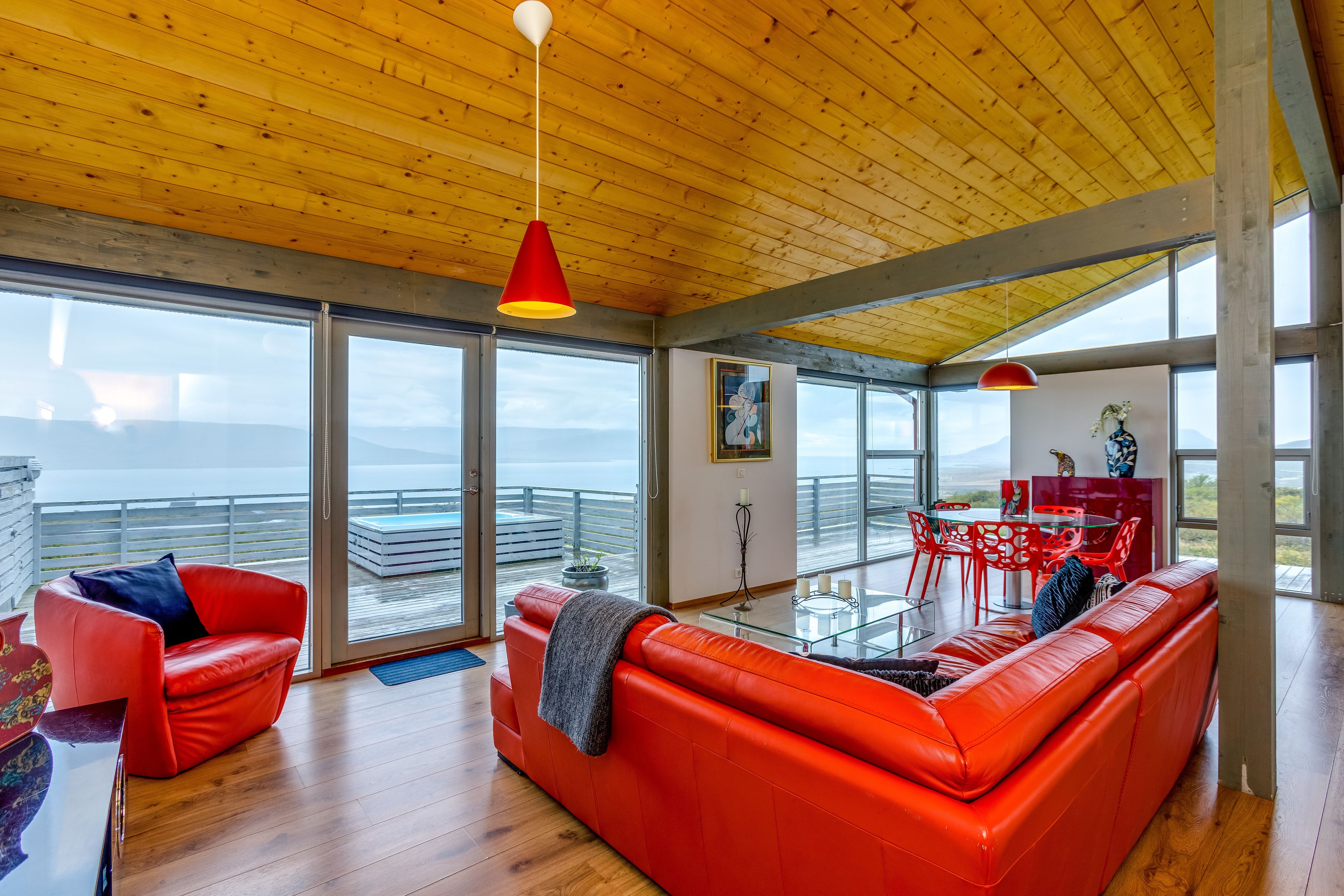 Trang trí khác biệt, trang bị nội thất với thiết kế riêng biệt, bàn 