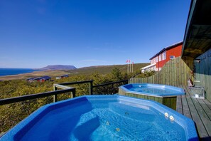 Outdoor pool - Hotel Glymur (Hvalfjarðarsveit)