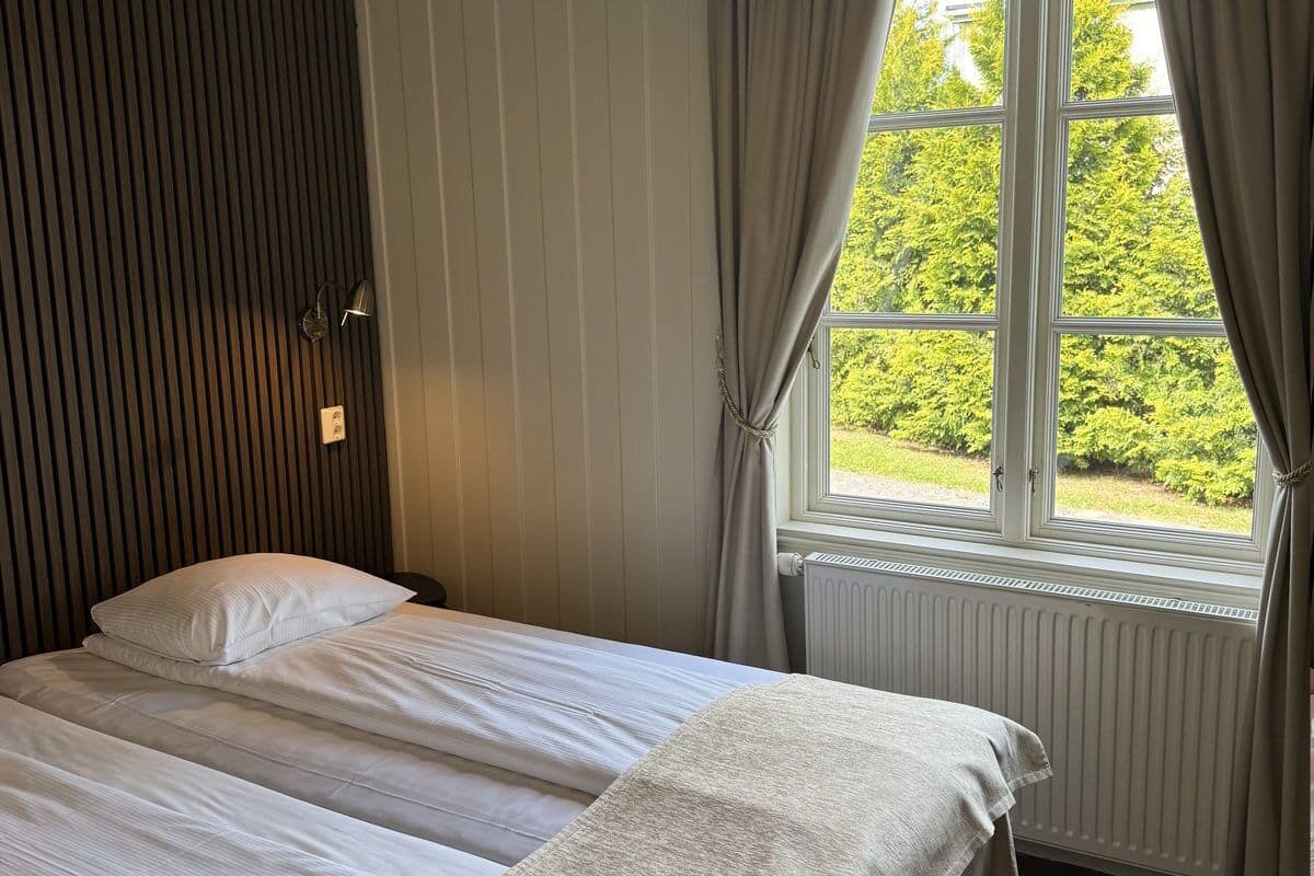 1 bedroom, individually decorated, iron/ironing board, free wifi