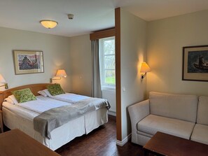 Habitación familiar | Decoración personalizada, tabla de planchar con plancha y wifi gratis 