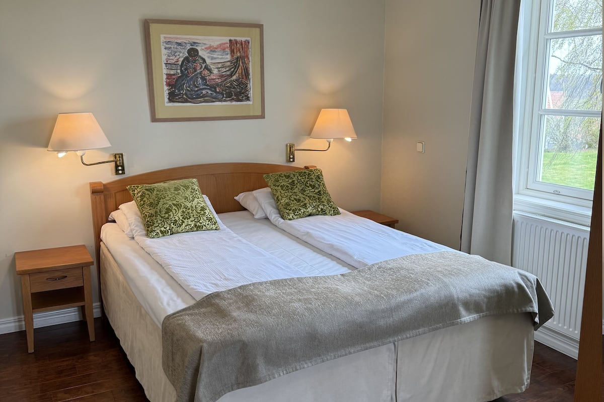 1 bedroom, individually decorated, iron/ironing board, free wifi