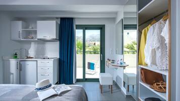 Studio (2 people) | Coin cuisine privé | Réfrigérateur, cafetiÚre/bouilloire, bouilloire électrique