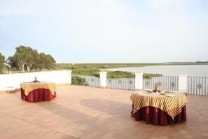 Outdoor dining - Toruño del Rocío (Almonte)