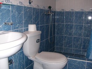 Shower, hair dryer - Mijovic Apartments (Budva)