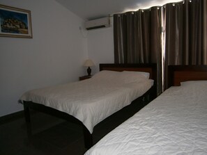 Desk, iron/ironing board, rollaway beds, WiFi - Mijovic Apartments (Budva)