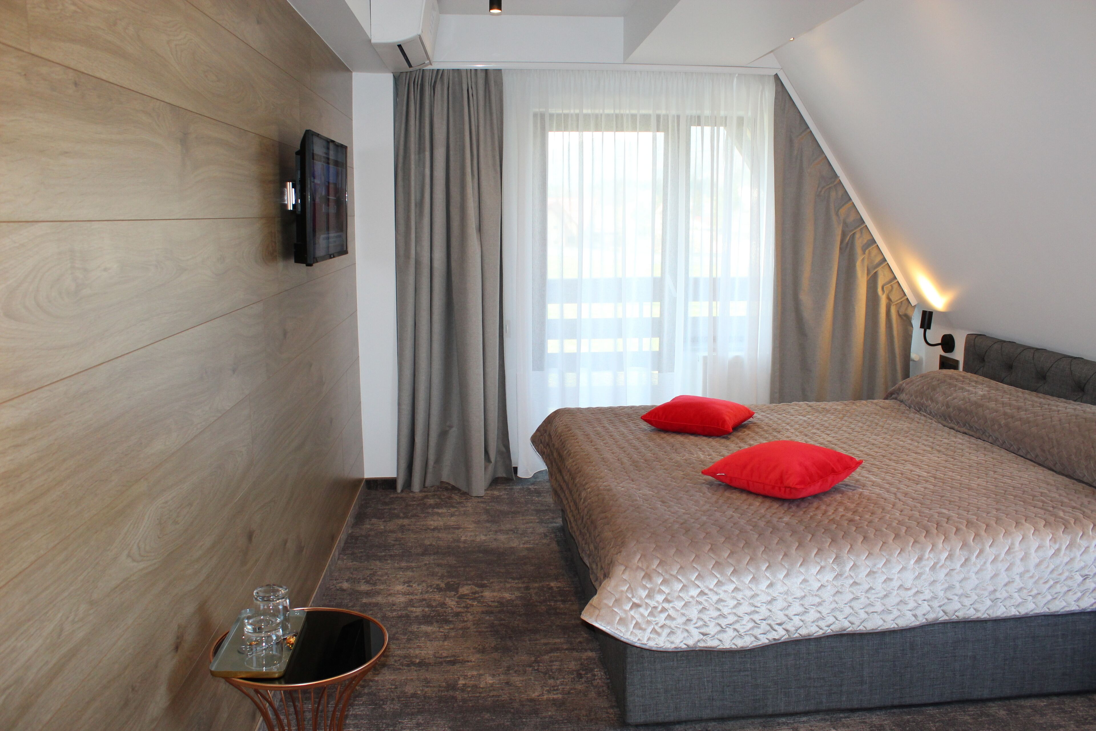 single room | 1 bedroom, minibar, desk, blackout curtains