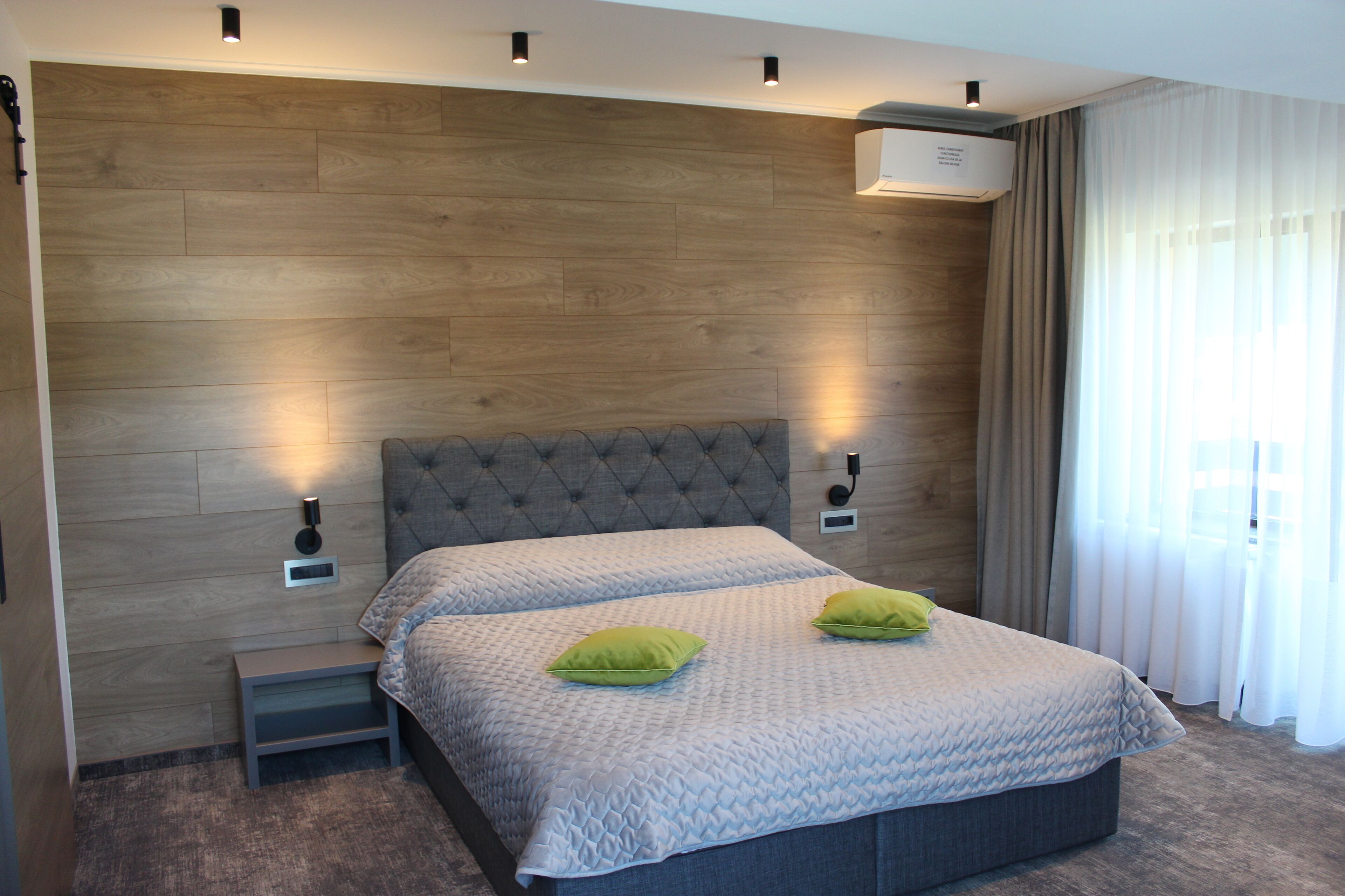 스위트 | 미니바, 책상, 암막 커튼, 방음 설비