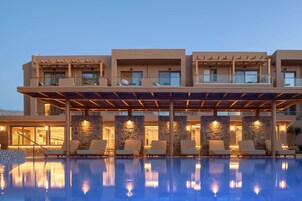 3 outdoor pools, pool umbrellas, sun loungers